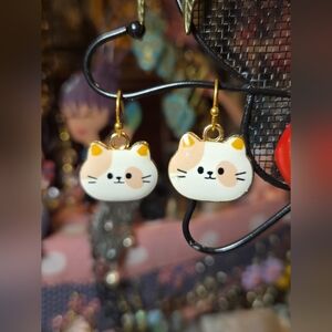 Cute Cat Earrings - Cream and Gold